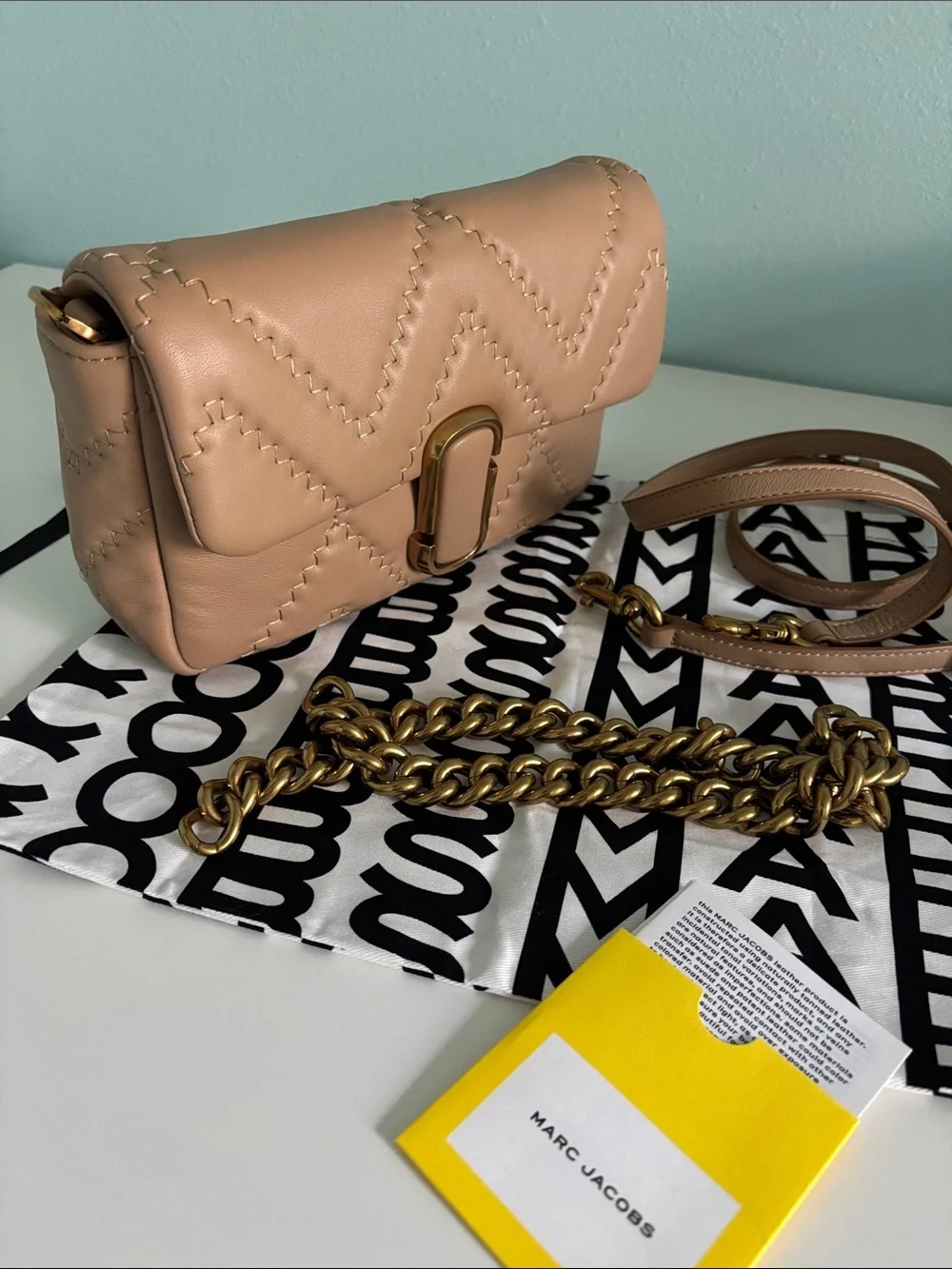 Marc Jacobs Quilted Leather Shoulder Bag - Picture 12 of 12